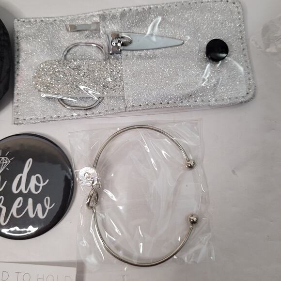 4 Bride Squad Gift Set Bags. - Picture 6 of 10